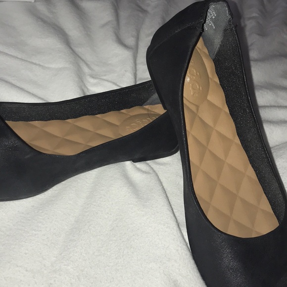 Black slip on shoes - Picture 2 of 3